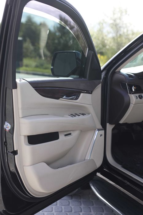 Cadillac Escalade ESV Luxury AWD 2015