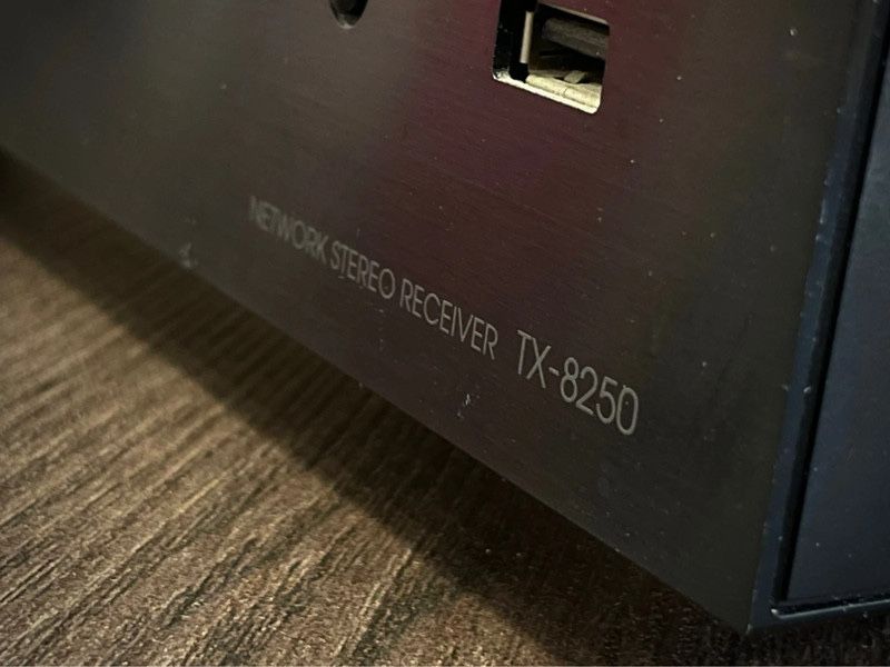Amplituner Onkyo TX-8250