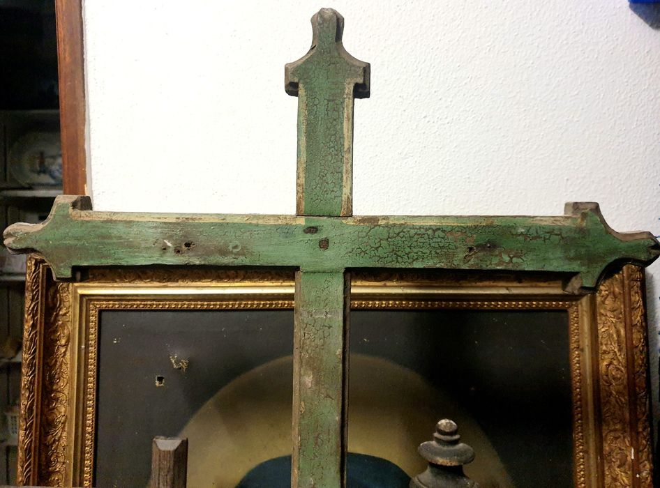 Antigos crucifixos sem Cristos dos Sec. XVIII  e XIX