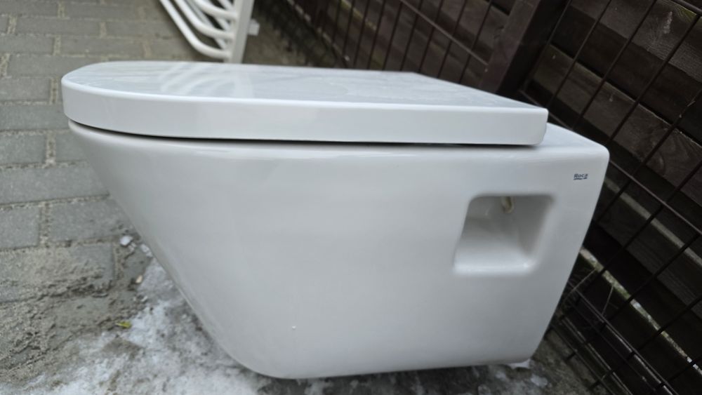 Toaleta Roca. Powieszana