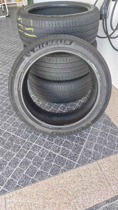 4 PNEUS MICHELIN  235/45 R19 99W