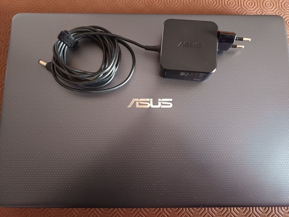 Portátil ASUS F 505B