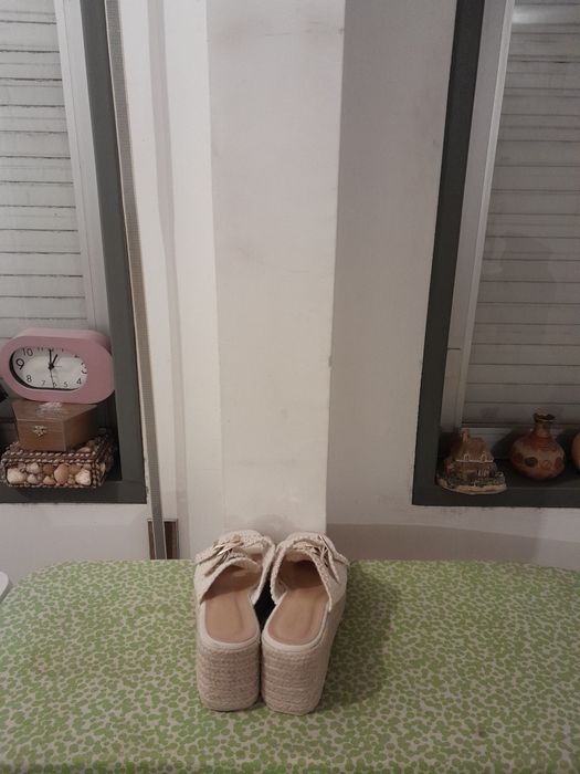 Vendo Chinelos de Senhora muito bonitos como novos