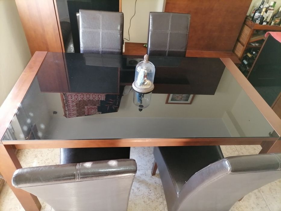 Mesa com vidro extensível