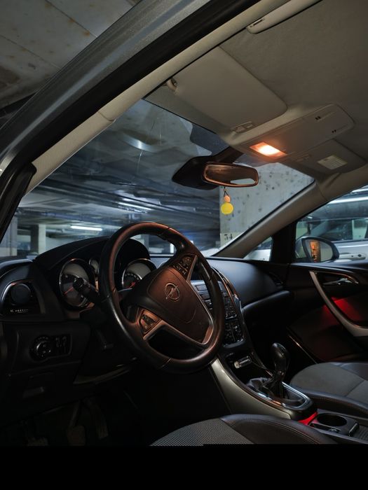 Opel Astra J Sports Tourer 1.7 CDTI (125cv) Cosmo – Apenas 85.000kms ; Apenas um único dono!