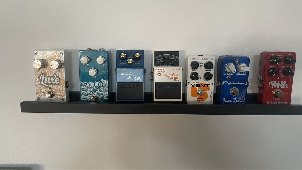 Gear estudio, Fender Stratocaster, Amp Marshall, vários pedais
