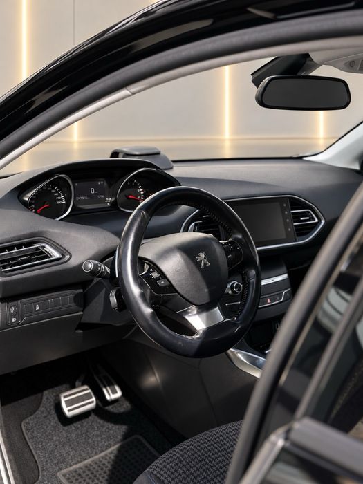Peugeot 308 style preto