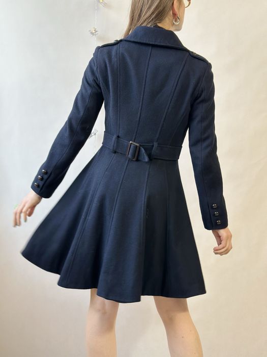 Granatowy rozkloszowany retro płaszcz taliowany granatowy wełna z koła