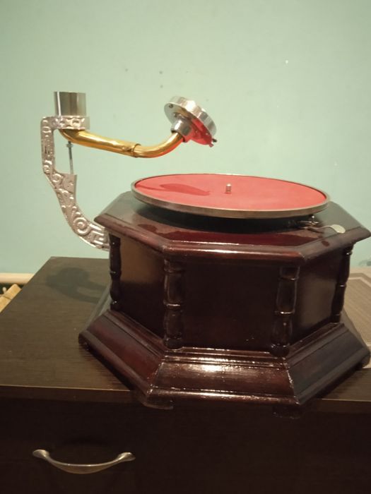 Продаю громофон His Master's Voice