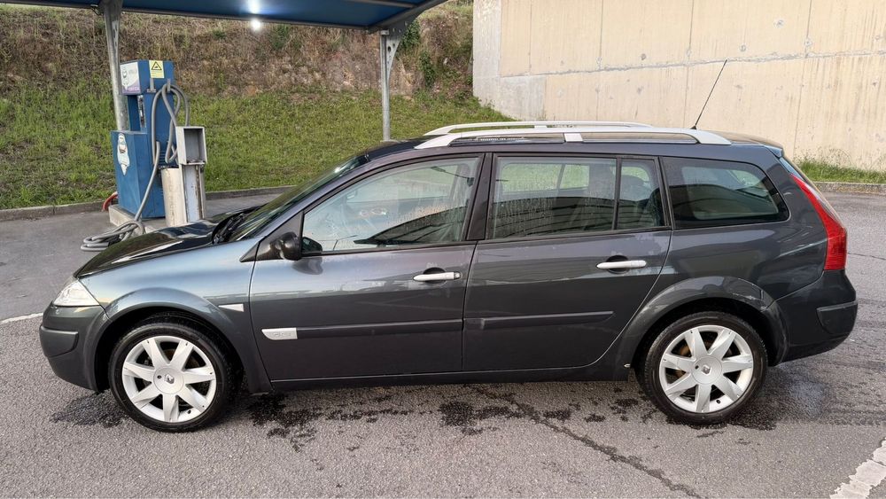 Vendo Renault Megane Break (carrinha) de Abril de 2006, com 263.192 km. Viatura nacional, muito económica e espaçosa para o dia a dia.