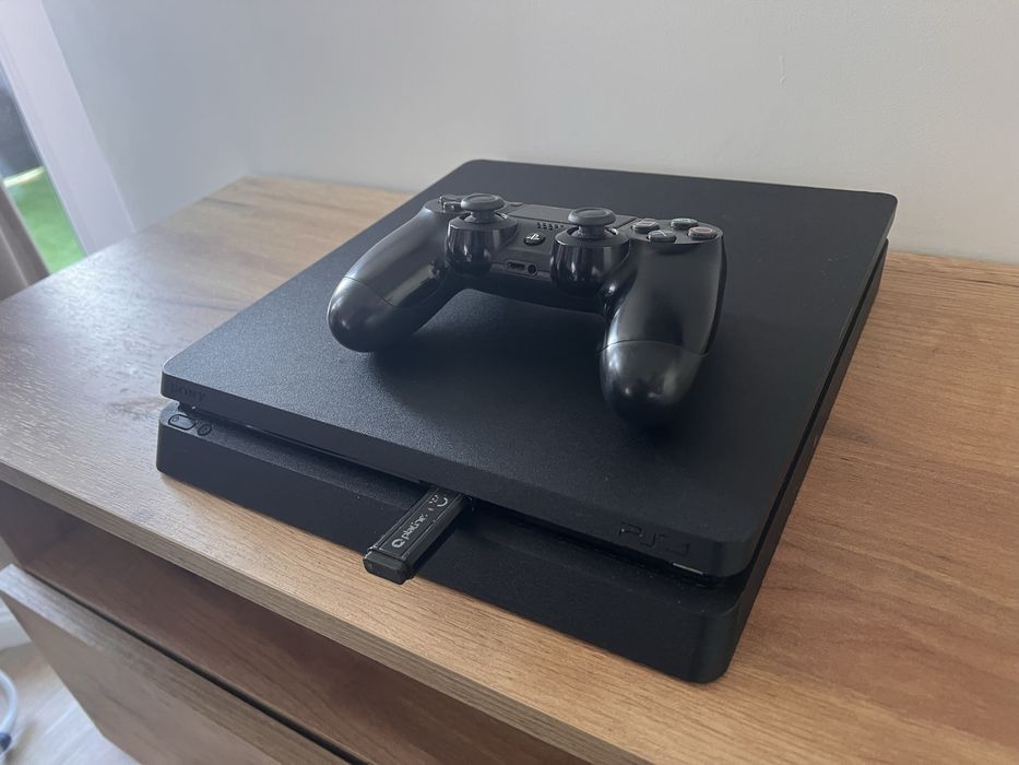 Playstation 4 Slim 1TB GoldHEN