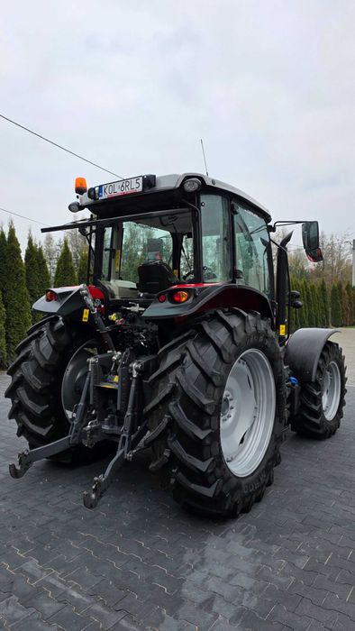 Massey Ferguson 5712M