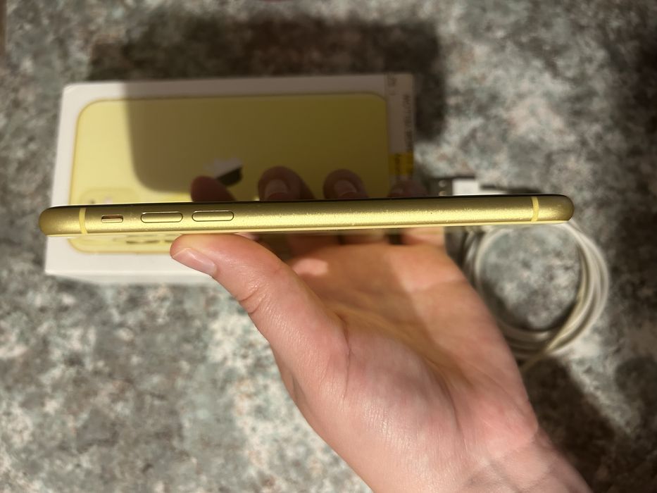 iPhone 11 żółty 64 GB