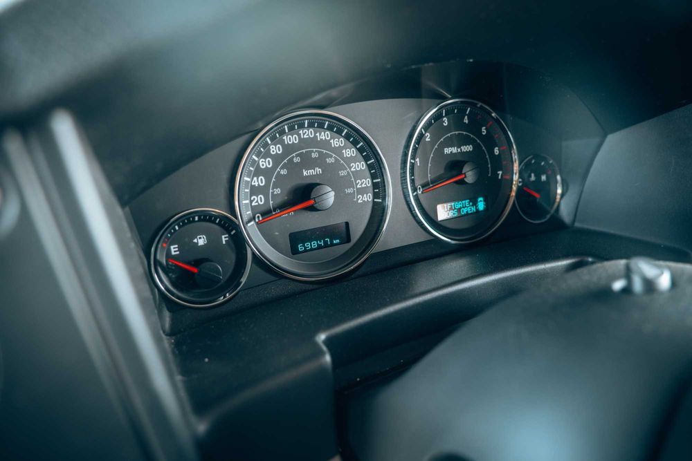 Jeep commander 3.0