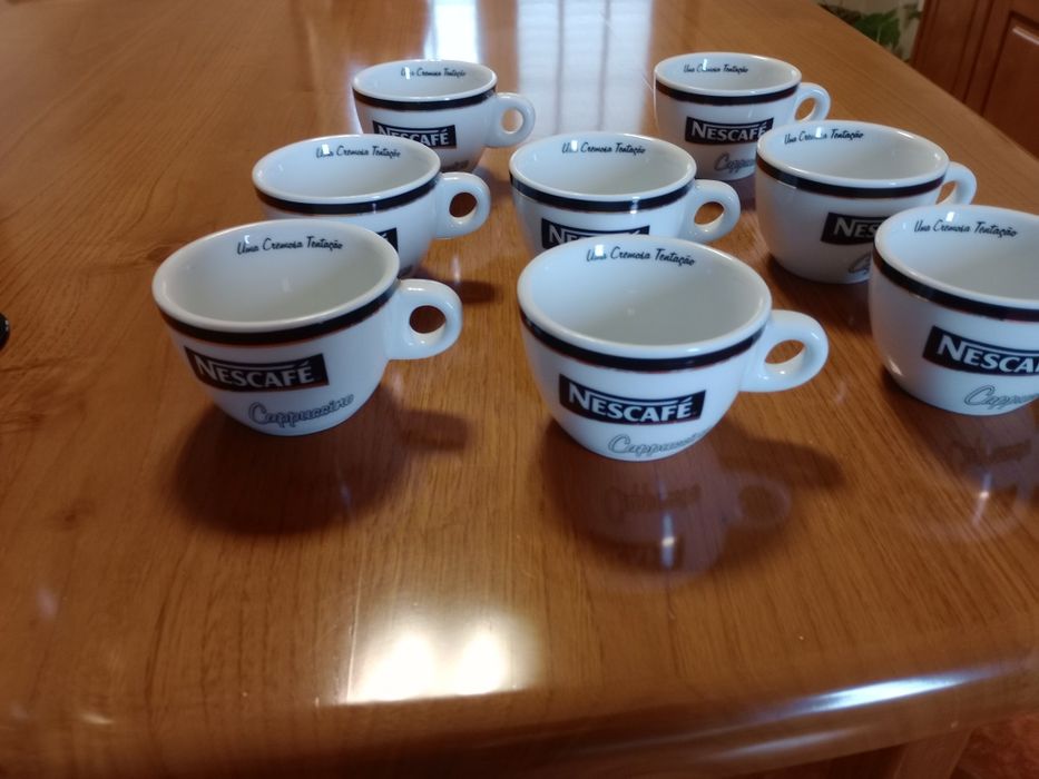 8 chávenas Nescafé capuccino
