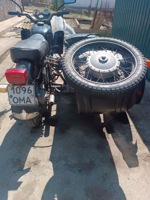 Мотоцикл Дніпро.