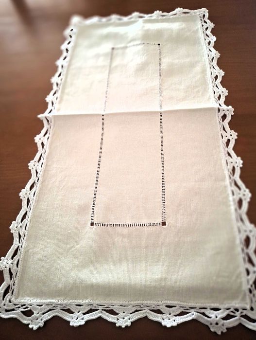 Conjunto de quarto em linho com renda branca