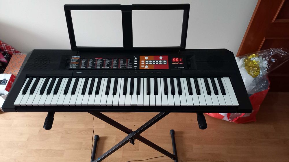 Teclado Yamaha PSR-F51 como novo