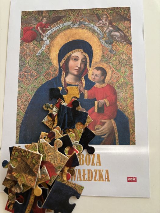 Różaniec na 2026 rok z wizerunkiem Matki Bożej Gietrzwałdzkiej w formie puzzli, w zestawie z kopertą