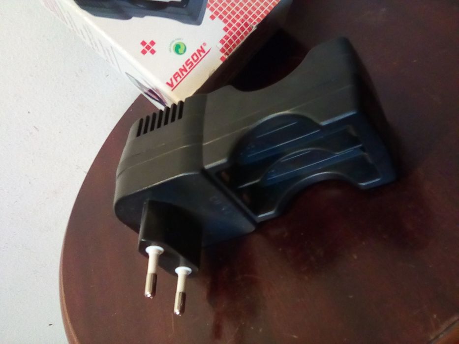 AA battery charger (new)64550984288642123