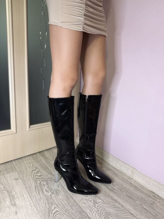 Лаковые сапожки prettylittlething