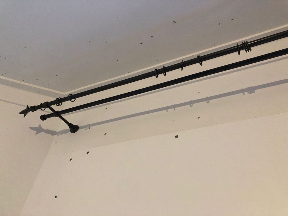 Varão para cortinados.