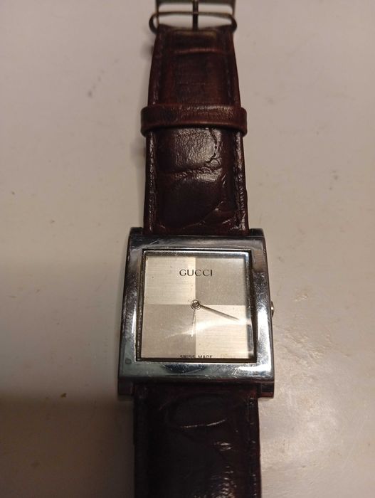 Продам часи Gucci 83011М кварцевые.