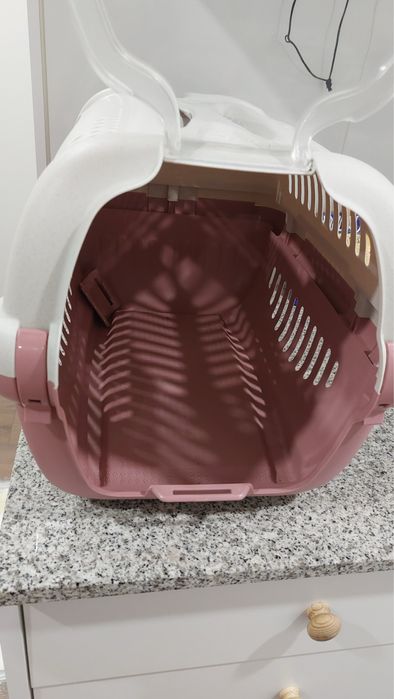 Vendo caixa de transporte rosa