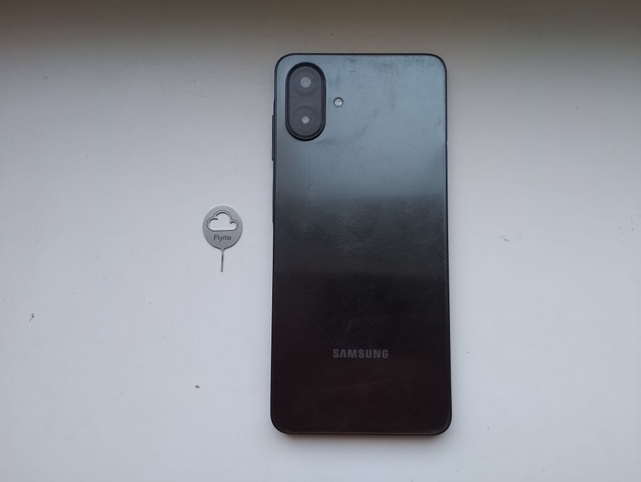 Samsung  А07  6,7диагональ 4/128   16Android. Батарея 5000 держит 3дня. Камера 50Мп.