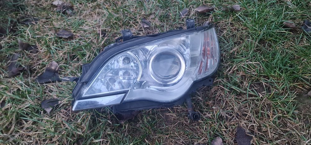 Lampa lewa xenon subaru legacy 2008 .