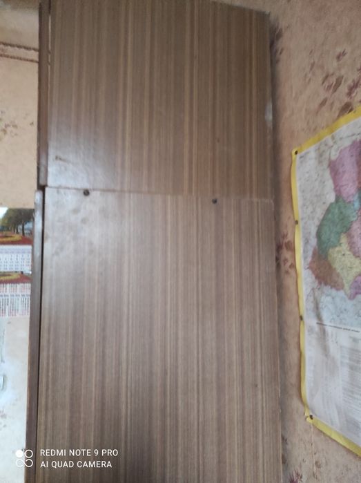 Шкаф плательный, трёхдверный.