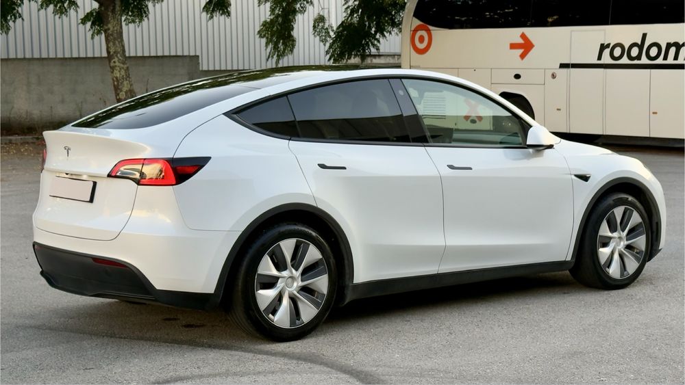 Tesla Model Y  Standard RWD 300cv - Iva dedutivel