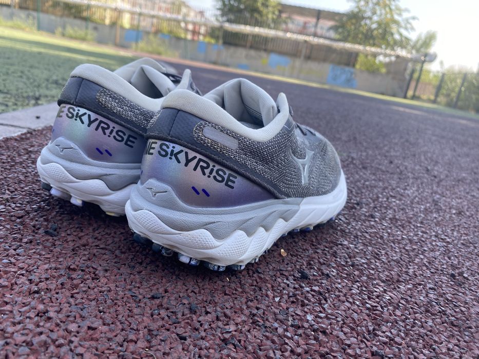 Оригінальні кросівки mizuno wave skyrise 4 сірі р39/26см