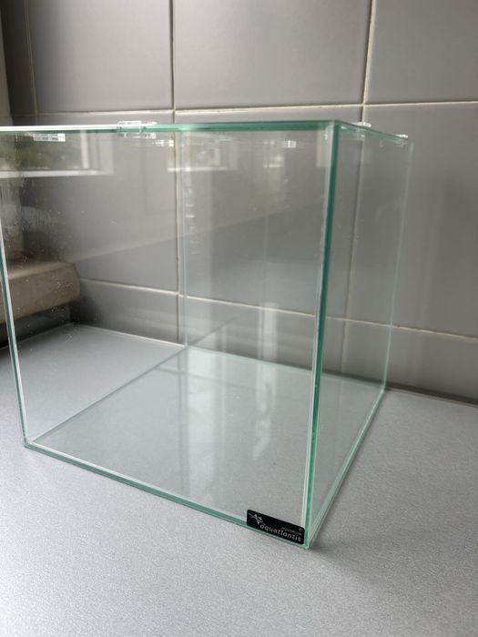Aquário para Peixes Cubo Aquatlantis 22cm (10,6L) - Design Clean / Nano Como Novo