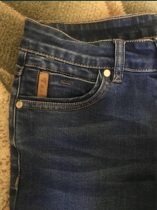 Джинси скінні