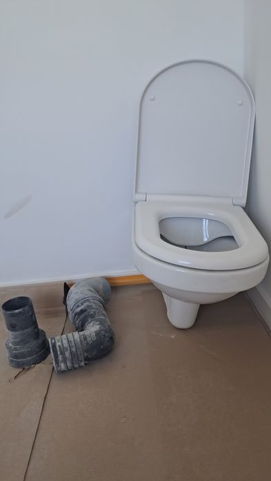 Miska WC wisząca Cersanit + deska – NOWA KOMPLET – okazja