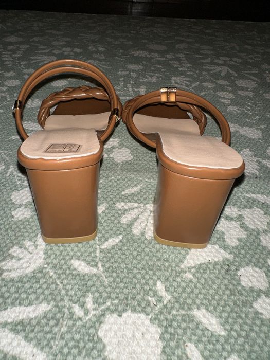 Sandálias/socas castanhas antiderapantes t36 novas