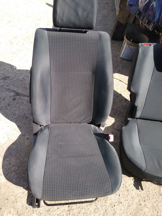 Fotele Suzuki Swift IV 5d 04-10r oryginał Europa komplet