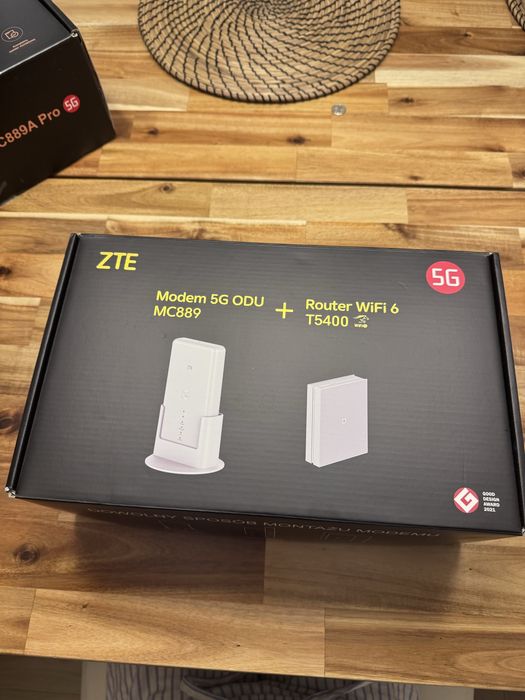 ZTE modem 5G ODU MC889 + Router WiFi 6 T5400