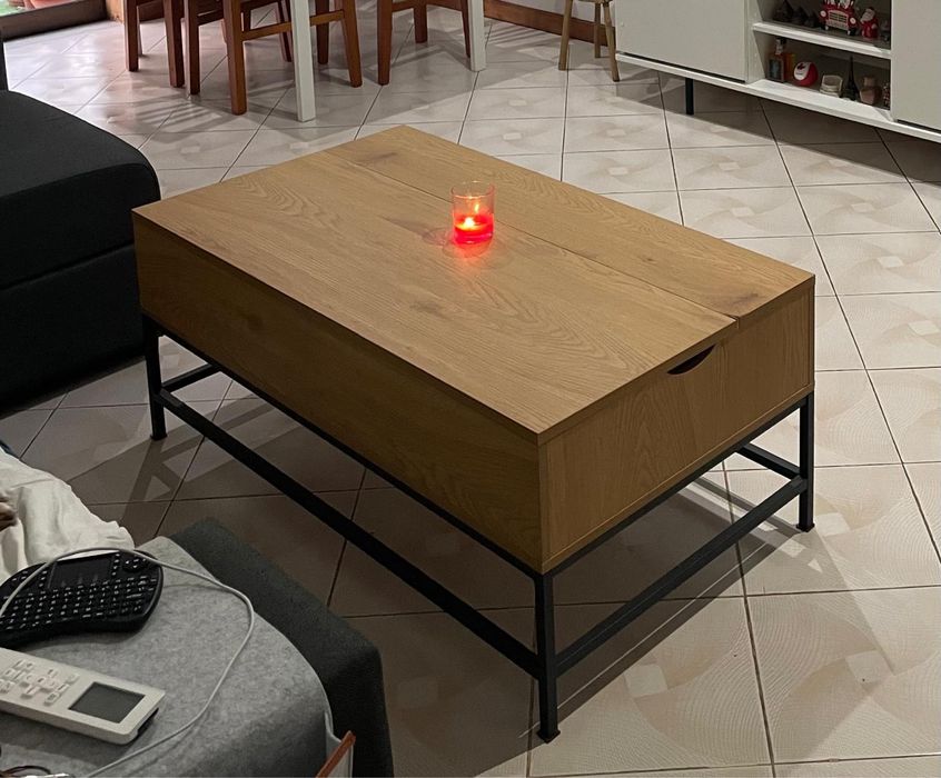 Mesa com tampo elevatório