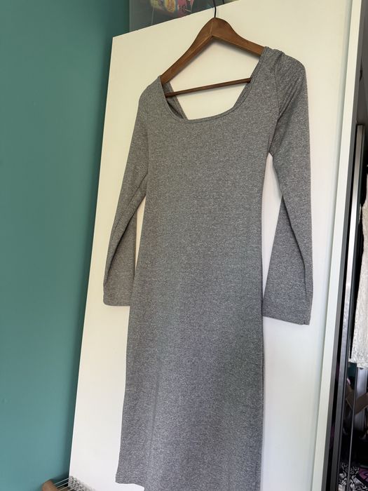 Piękna sukienka szara uni midi