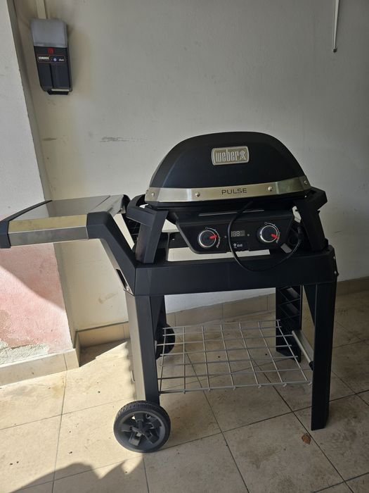 Grill elektryczny Weber Pulse 2000