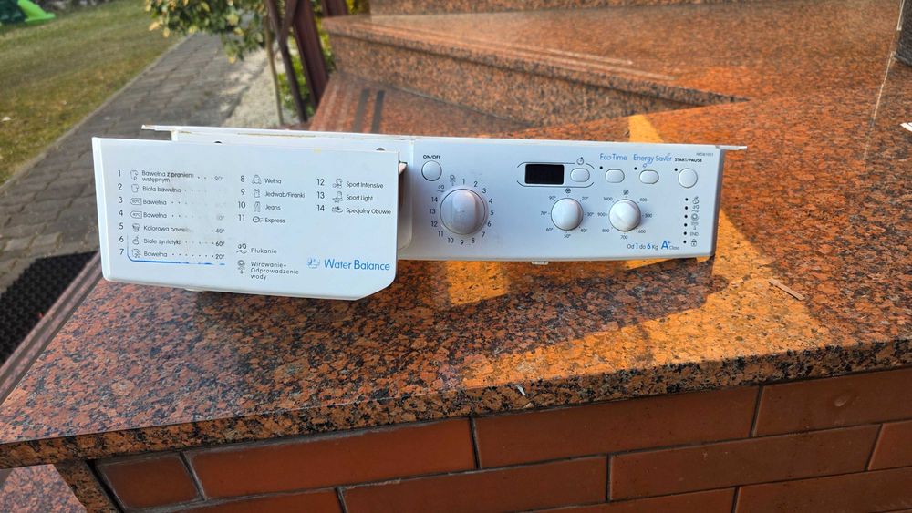 Front sterujący z kieszenią do pralki indesit IWD 61051