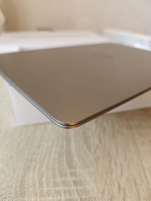 MacBook air m1 8/256gb