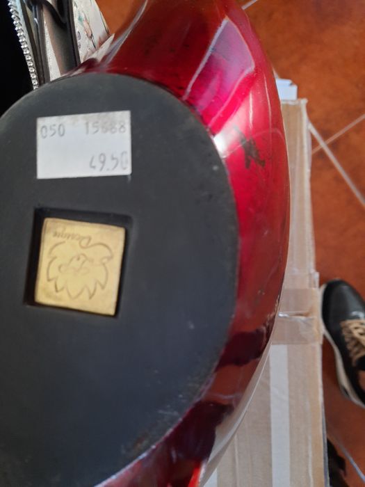 Peças decorativas vermelho e preto