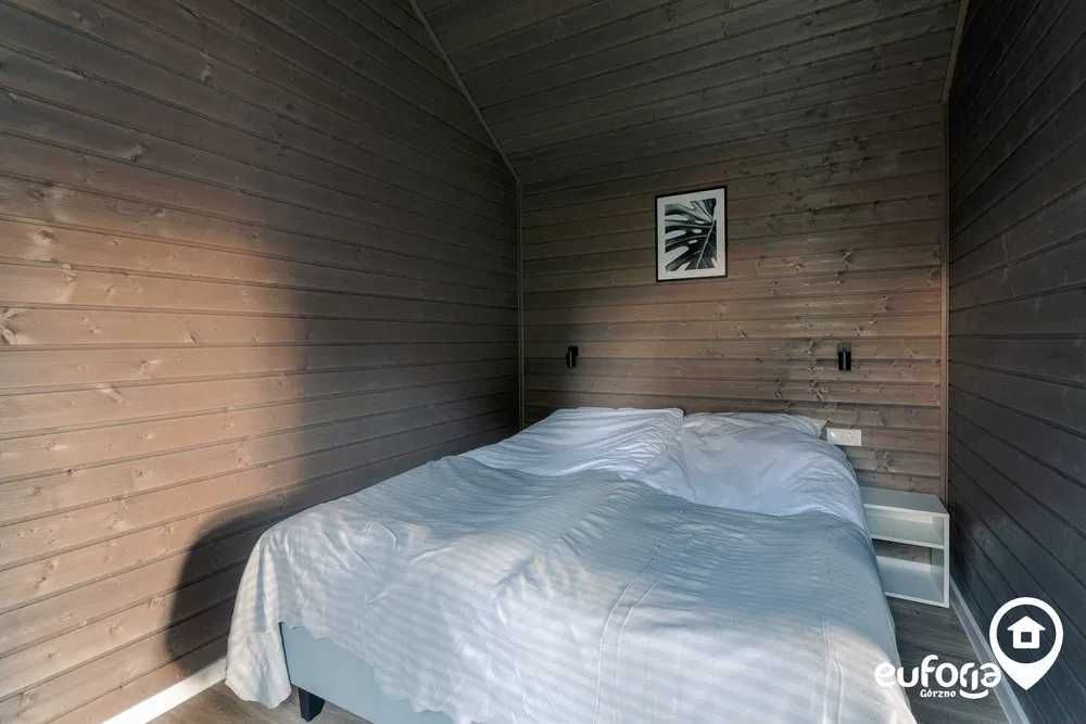 Domek na wynajem nad jeziorem z sauną i balią/jacuzzi;