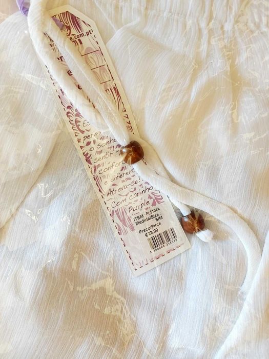 Calça leve branca e preta