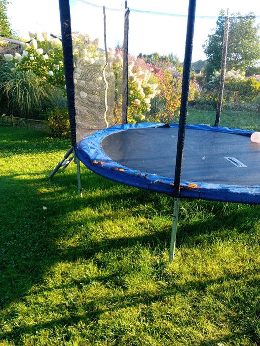 witam,sprzedam trampolinę+ duża, ogrodowa )