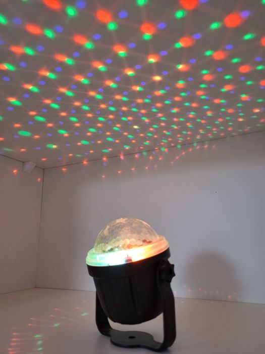Lampa RGB na baterie.