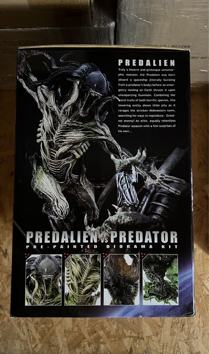 Hot Toys Predalien vs Predator diorama